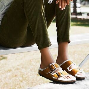 Birkenstock Unisex Arizona Fur Shearling Sandals Color Ochre-Natural, Size 39